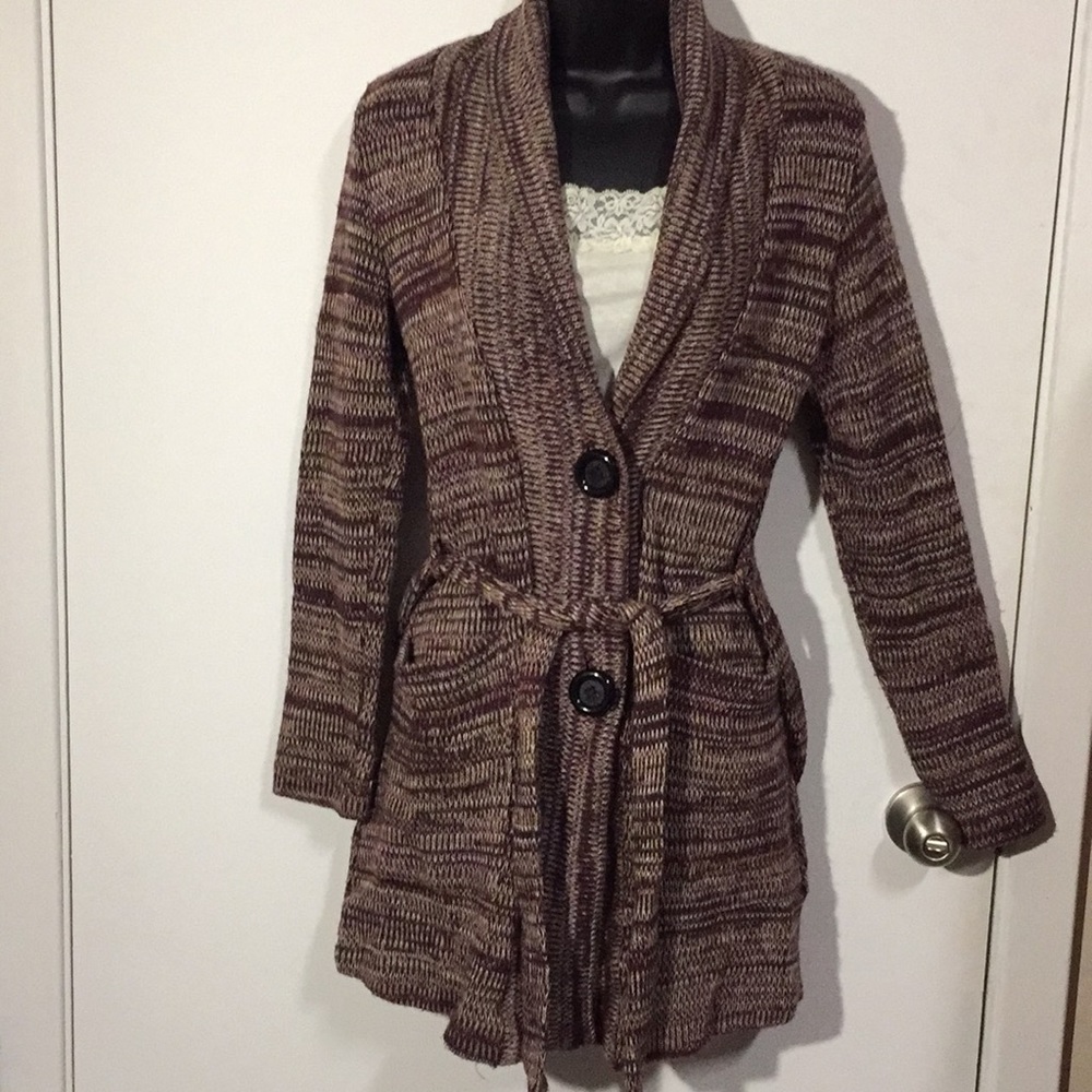 SUPER CUTE Long sweater with big buttons